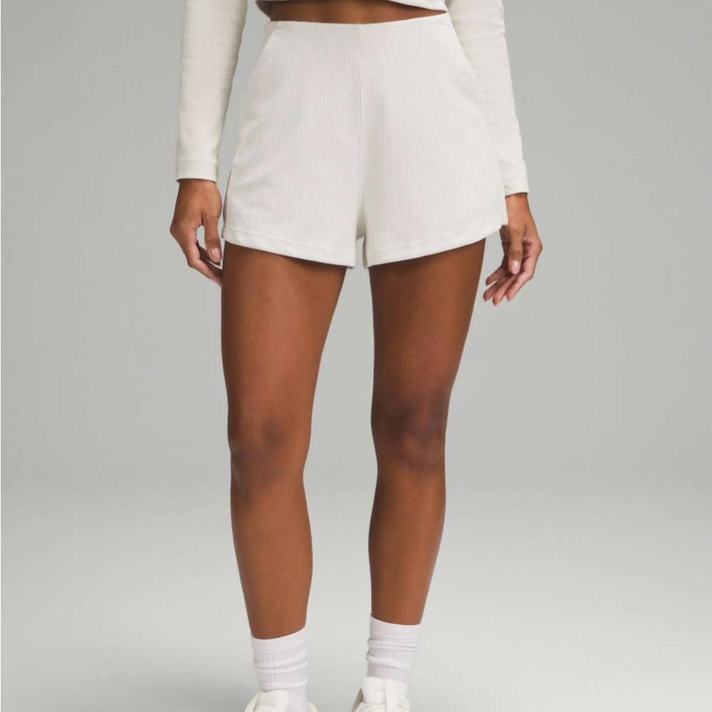 Lululemon Athletica Softstreme High rise ribbed short Size 2